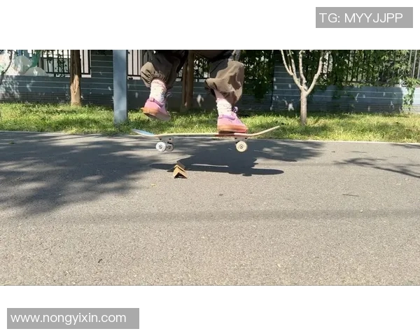 重庆滑板队与南京滑板队赛后复盘分析比赛节奏与表现对比