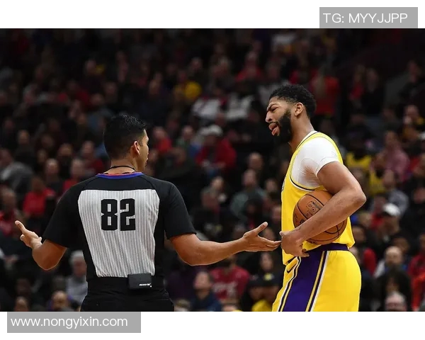 湖人主场迎战公牛双方激战四节争夺胜利荣耀