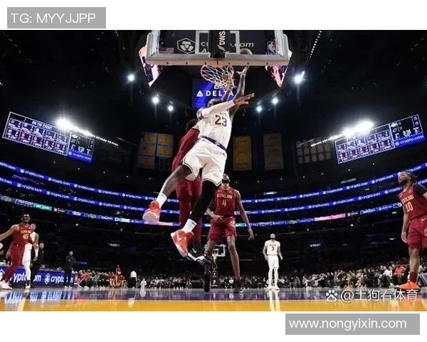 湖人对阵活塞精彩比赛录像回放分析与精彩瞬间集锦