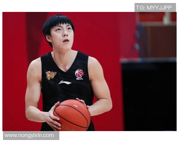 高诗岩的篮球之路：从青涩少年到赛场英雄的成长故事