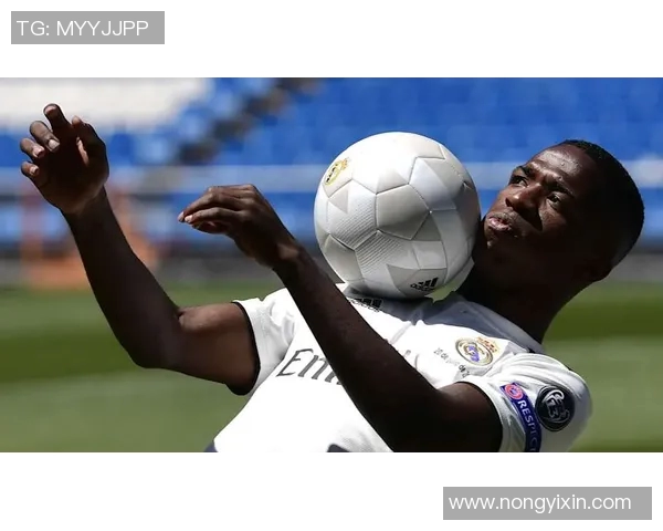 维尼修斯：从巴西天才到欧洲足坛新星的成长之路与挑战