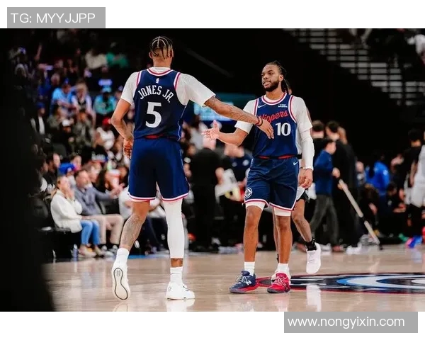 马刺与快船七场精彩对决录像回顾与分析全景展示 马刺与快船七场精彩对决录像回顾与分析全景展示