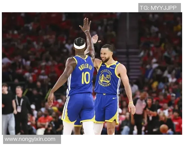 雷霆勇士激战11月23日NBA赛场精彩对决引发球迷热议