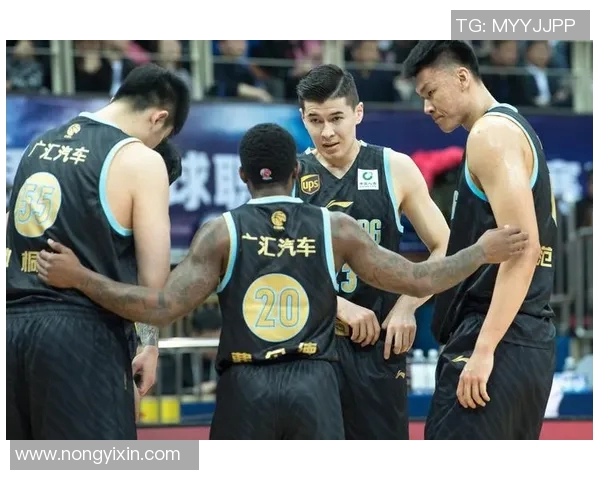 2018年CBA季后赛广厦队与新疆队激战正酣精彩瞬间回顾与分析