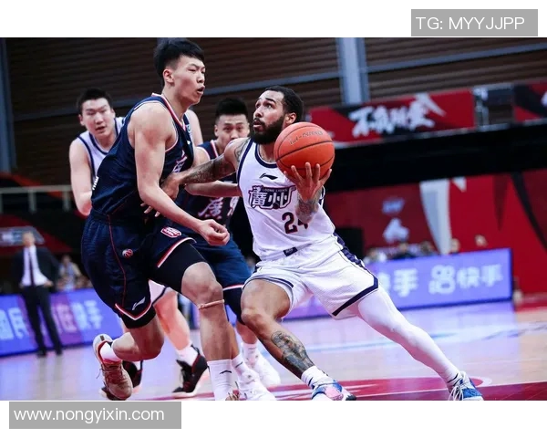 布加勒斯与加斯梅登的精彩对决揭示足球战术的博弈与激情 布加勒斯与加斯梅登的精彩对决揭示足球战术的博弈与激情