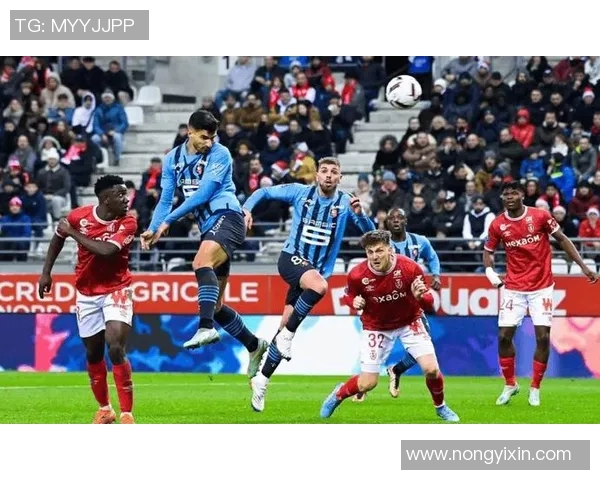 法乙联赛精彩对决朗斯主场迎战红星球队全力争胜 法乙联赛精彩对决朗斯主场迎战红星球队全力争胜